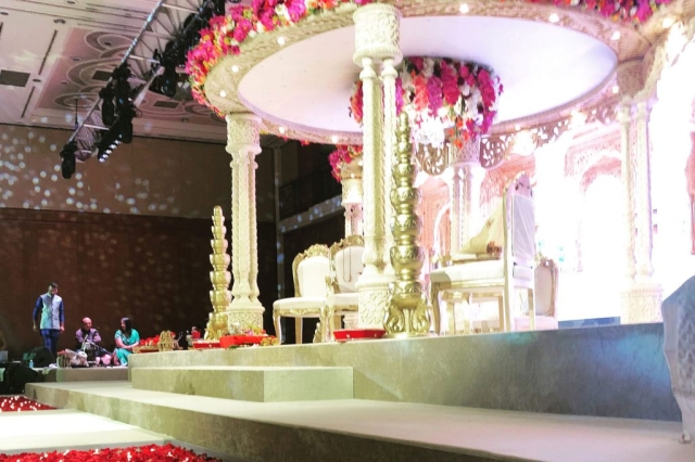 shagun-weddings-amara-mandap-red-petals
