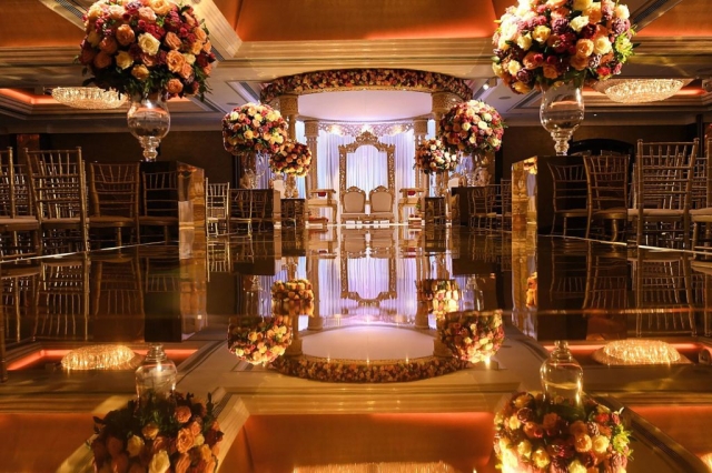shagun-weddings-amara-mandap-shiny-walkway