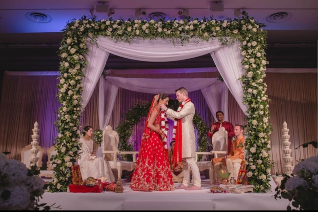 shagun-weddings-jai-mala-mandap-white-flowers-wedding-ceremony