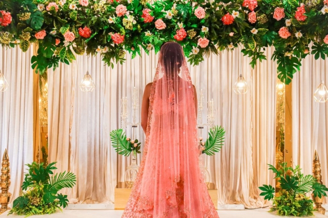 shagun-weddings-soniya-mandap-bride-back